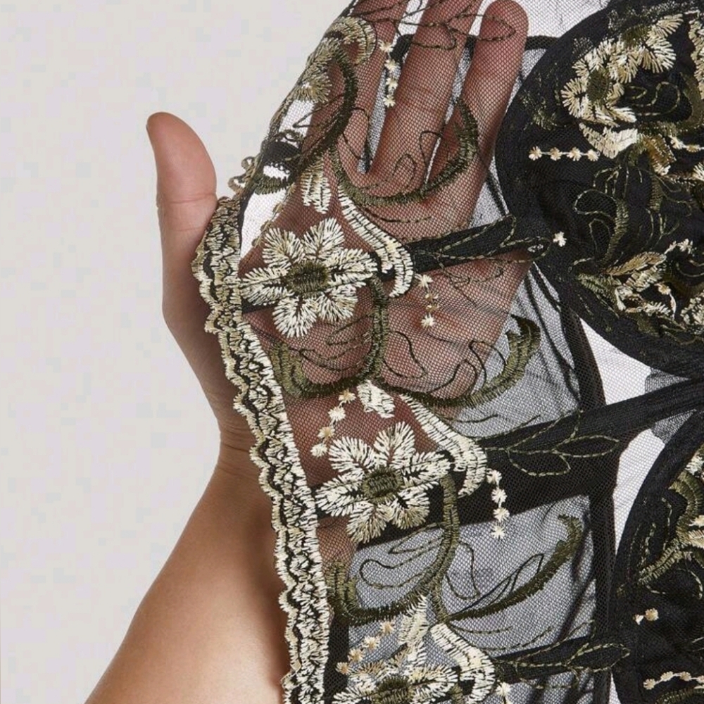 Elegant Black and Gold Embroidered Bustier - Picture 5 of 5